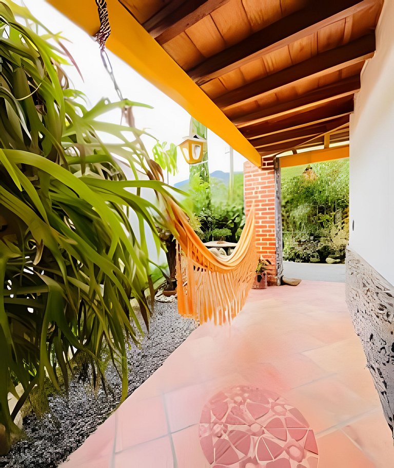 Cómoda habitación con ventana - Baño compartido