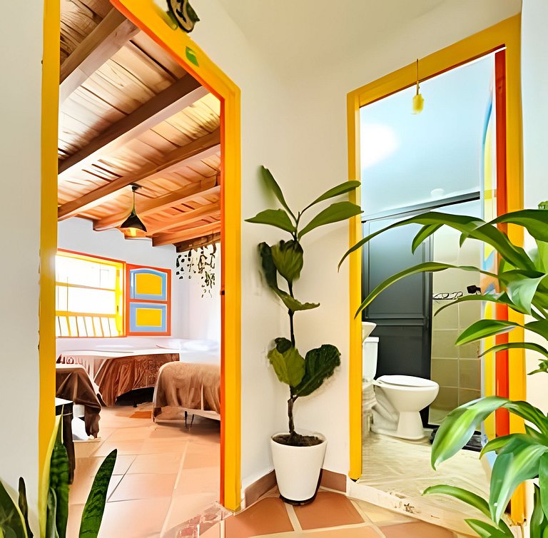 Cómoda habitación con ventana - Baño compartido
